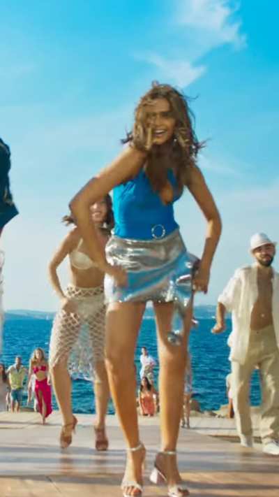 Deepika Padukone's bouncing titties