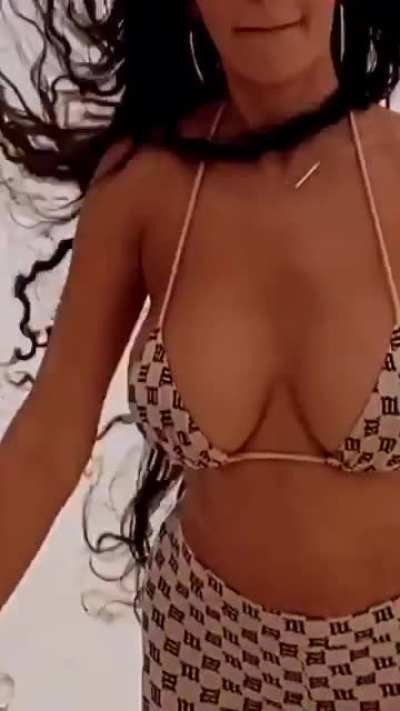 Tits bouncing