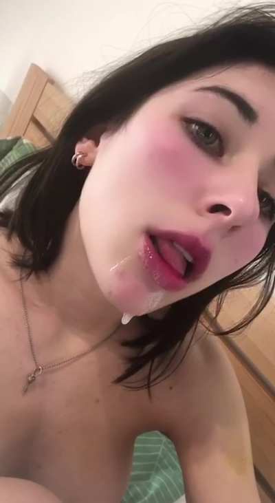 Tongue ready for your cum💦