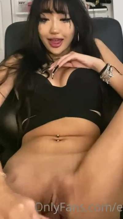 Hi! I'm a slut!