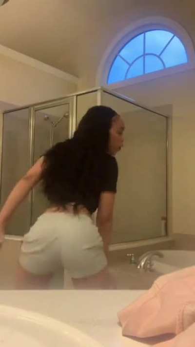 I would've put it in slow motion if the cheeks was out🤦🏿<wbr>‍♂️ what clip from this video y'all want in slowmo?