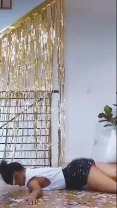 Liza Koshy New Year's dance session 🍾🥂🎉