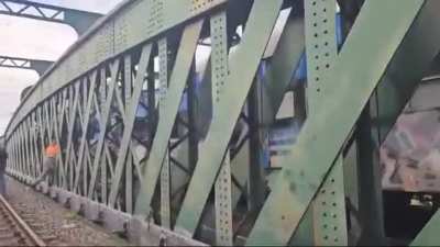Tren de la linea San Martin de Retiro a Pilar - Una formación con pasajeros colisionó con una locomotora y un coche furgón vacío a la altura de Dorrego y Figeroa Alcorta