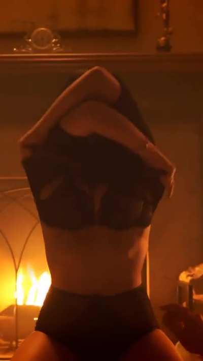 Camila Mendes