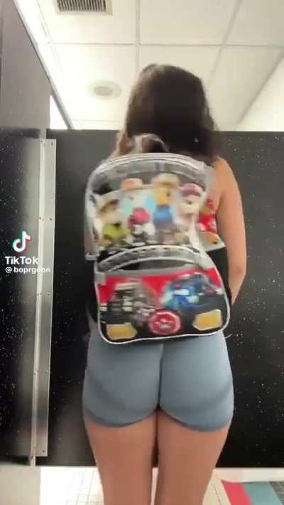 Who is this girl can anyone find the actual TikTok