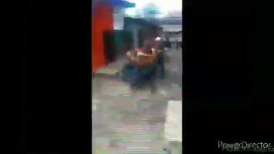 *Duxo se va a México* Duxo:Espero que este país sea más tranquilo. México todos los días: