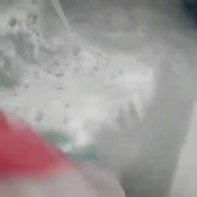 Bañando a la mujer de orslok 😳👌