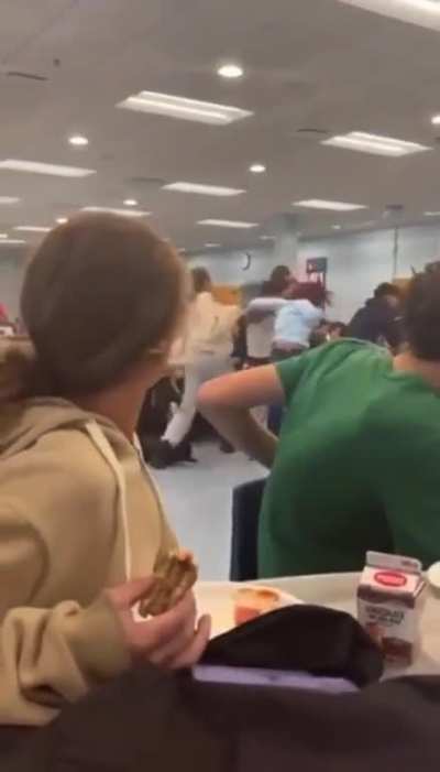 Dude defends himself from girl and gets jumped by her friends