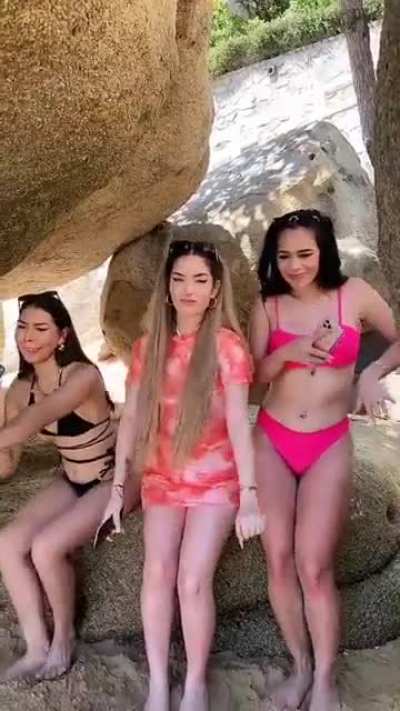 Yo creo que hoy Kim nos quiere matar de un paro cardí<wbr>aco🔥😍<wbr>🍑