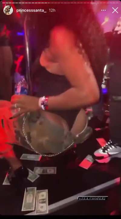 👀