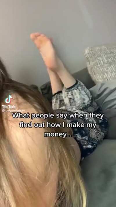 👱‍♀️👣