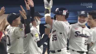 [Highlight] 22-year-old Munetaka Murakami hit his 56th home run of the season today, breaking Sadaharu Oh’s Japanese-born player record that was set in 1964!