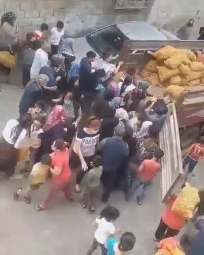 İnsanca Yasamak İçin patates soğan değil,insanca bir ücret alınması gerek!