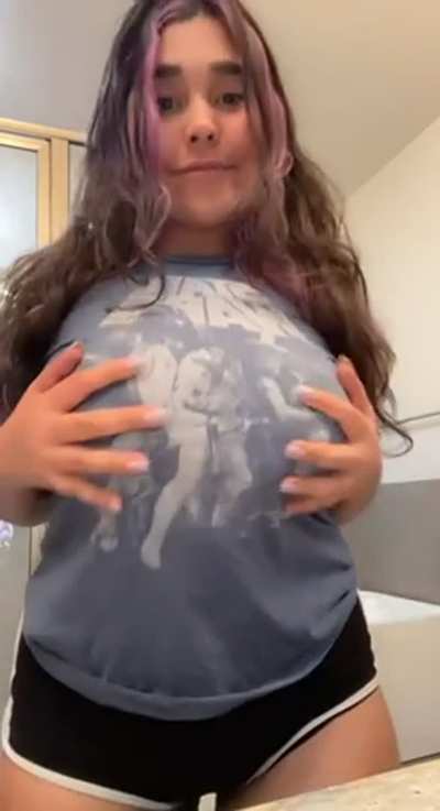 Would fuck my boobs if I come over?
