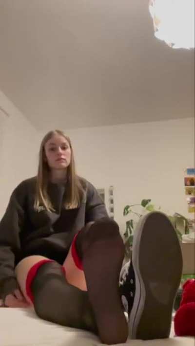 i bet she likes showing her soles