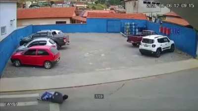 Man is hit by vehicle at high speed. Guilty flee without providing help.