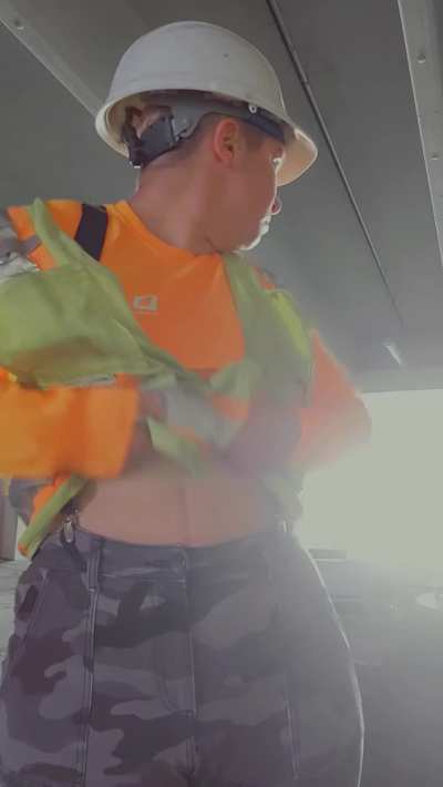 23f On a huge crowded construction site! I was so nervous 😵‍💫😵‍<wbr>💫