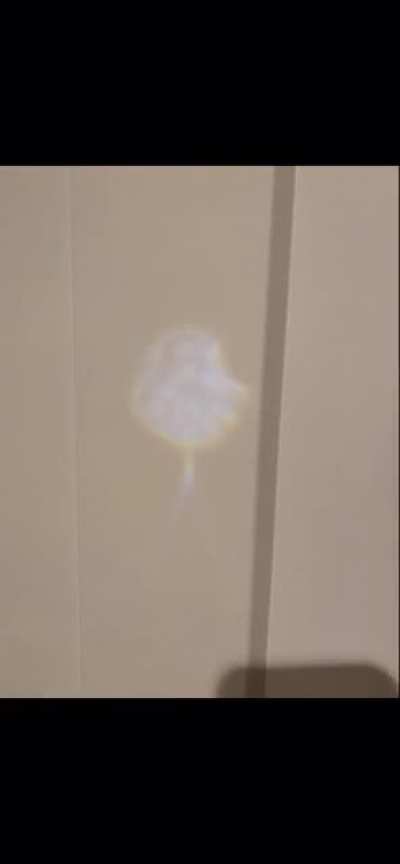 This peephole speaks to me.