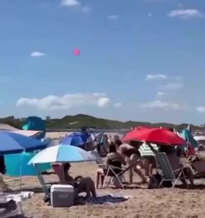 Así se está viviendo la temporada de voladura de sombrillas en Valeria del Mar