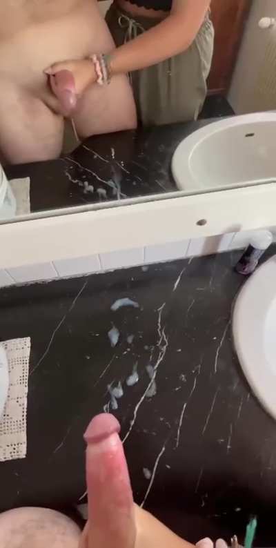 New nails and some hot cum🤭💦