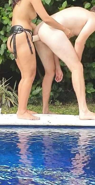 Pool side pegging 😈