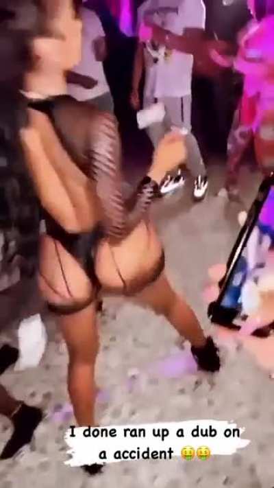 So bad! 🍑🔥