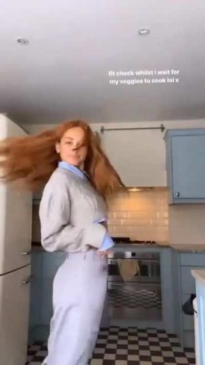 Saskia Jenkins with the flat tummy