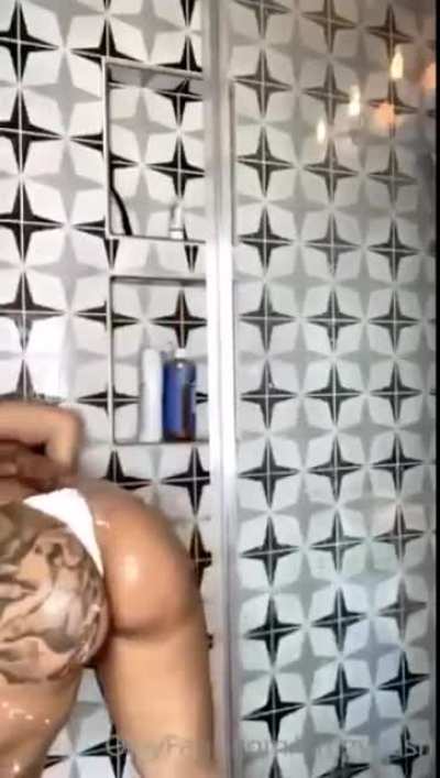 Shower Scene 💦
