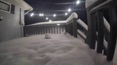 20 inches of snow in 10 hours. Time lapse to 30 seconds. Michigan.