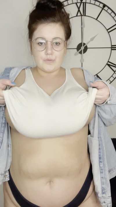 Huge Titty Drop😜