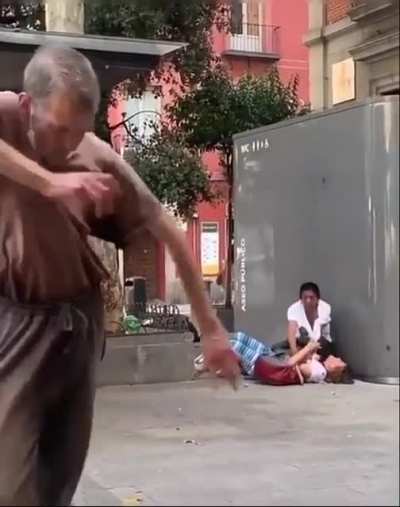 HMB while two junkies fight