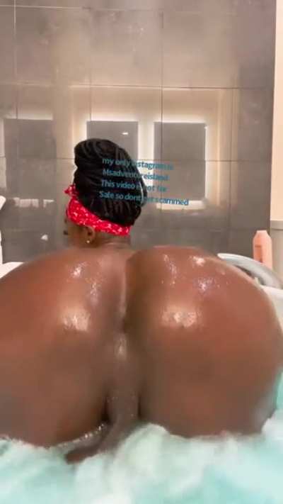 Let them nuts hang…<wbr>🥜💦🤤