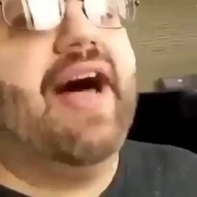 I got sent this in a discord دردشة