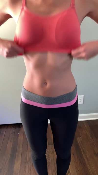 Post-yoga titty drop! (F)(OC)