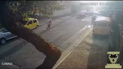 2 robbers get fucked by armed citizen