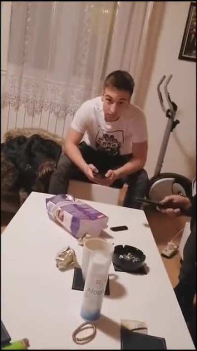 Сразу видно кто свой