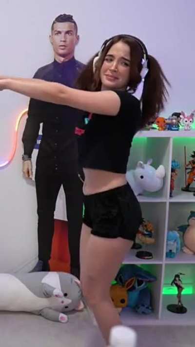 😈