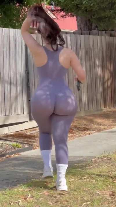  🧟‍♂️🍑