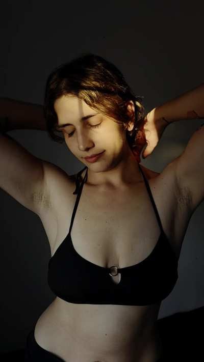 You accidentally saw my armpits while I fixed my hair, would you think about licking them?