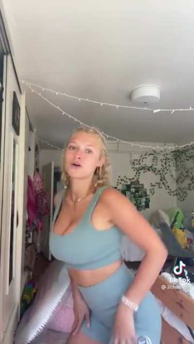 Big Titties Bounce