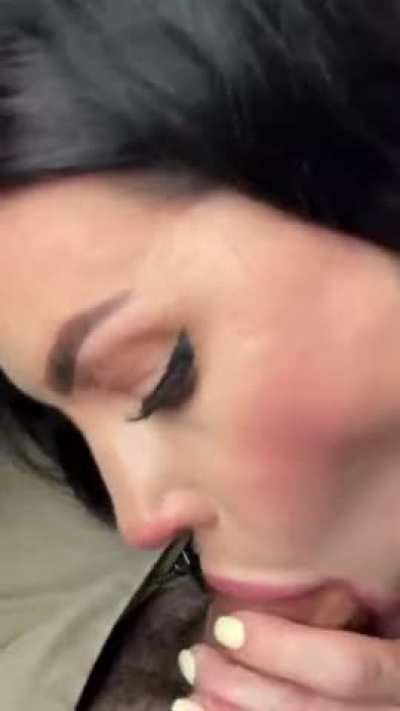 Cum slut getting her lunch 😮‍💨