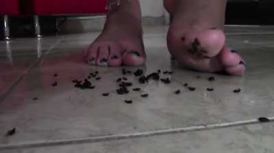Latinas crush bugs