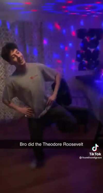 Drake the type to pull up to the club and dance like this 