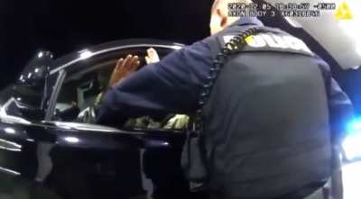 Watch how these American cops treat this black active duty soldier. “I’m afraid to get out.” Police officer: “Yeah, you should be.”