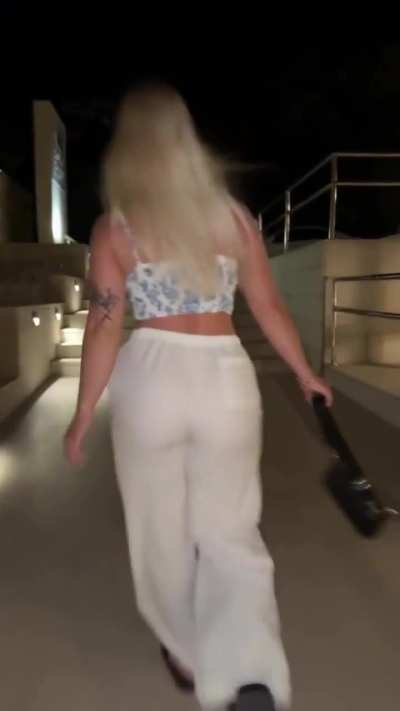 walking in front of you 🍑