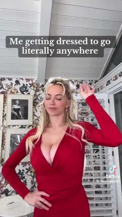 @lindseypelas big tits in dress!