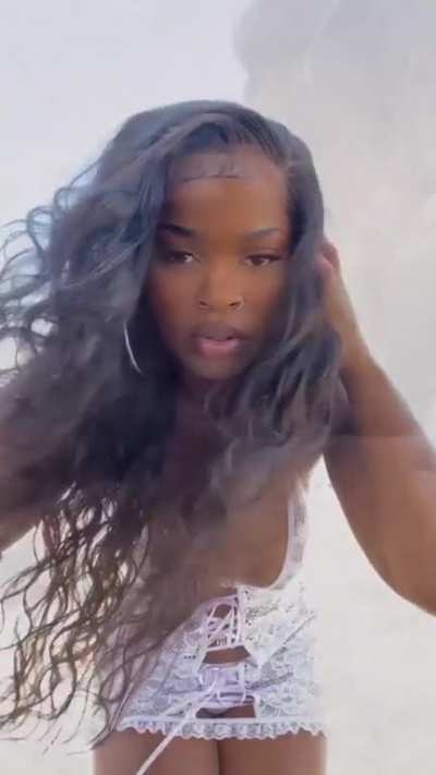 You like her beach wear? @babydoll_forbes