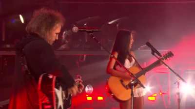 Olivia Rodrigo & Robert Smith - Friday I'm in Love & Just Like Heaven @ Glastonbury 2025
