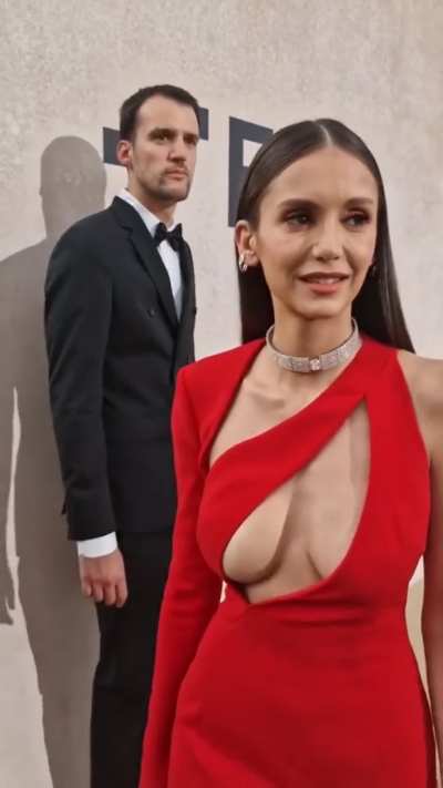 Nina dobrev