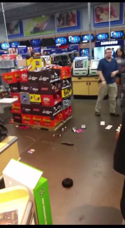 Another brawl at Walmart 💪🏾👊🏾💥🛒😂